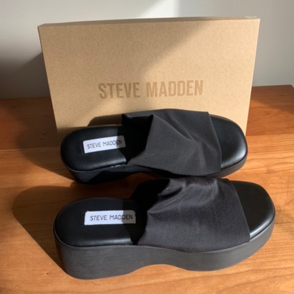 NWT and Box Steve Madden Slinky 30 Slides, Black, Size 8